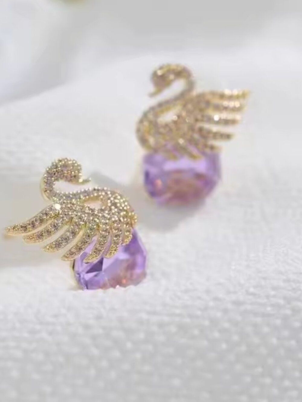 inspired swan-themed design featuring a gold-toned - Picture 4 of 4